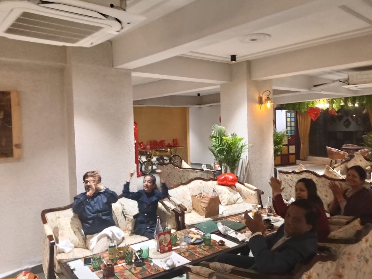 Retro Fine Dine restaurant photo gallery moment 02