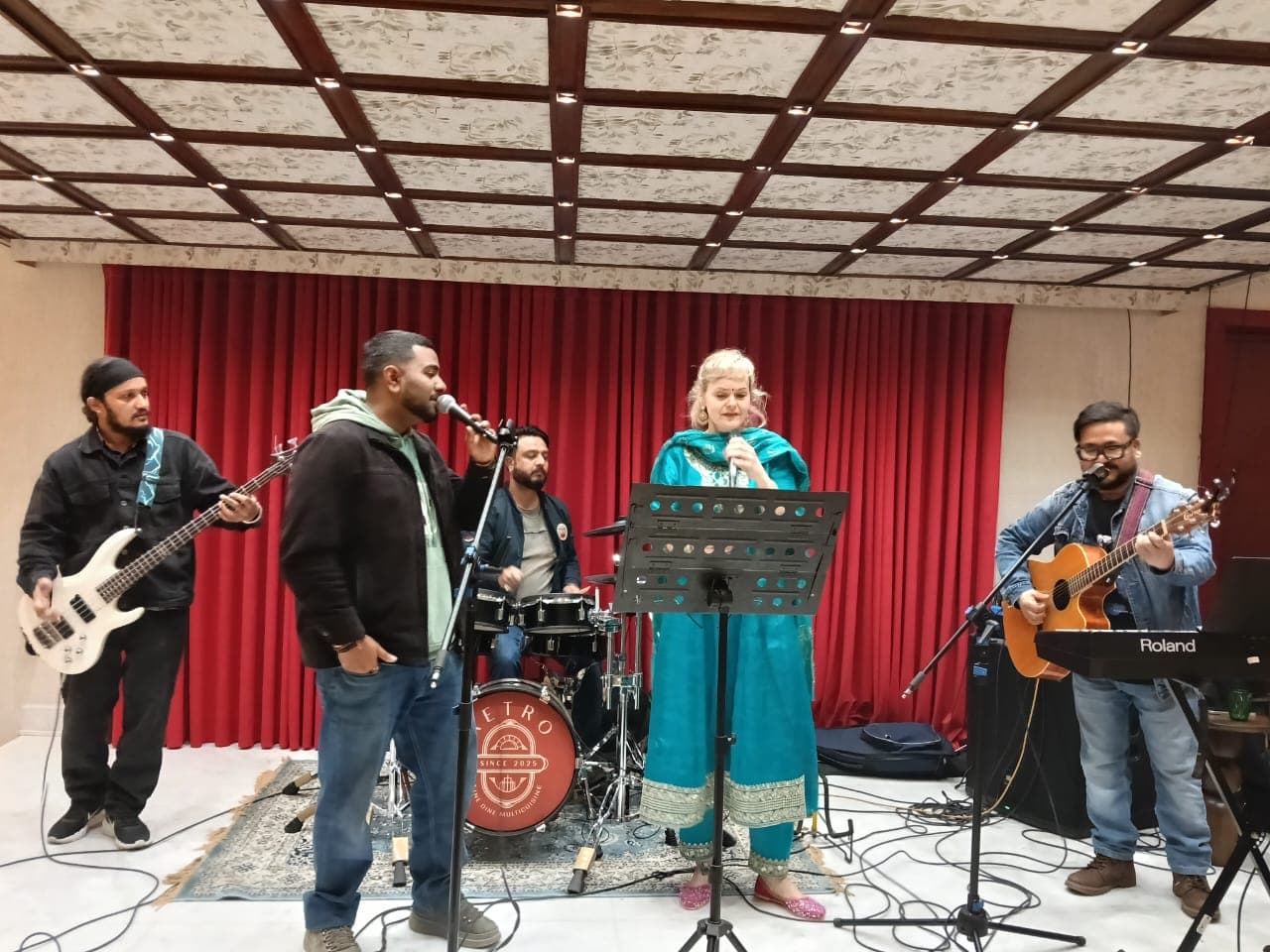 Retro Fine Dine restaurant photo gallery moment 03