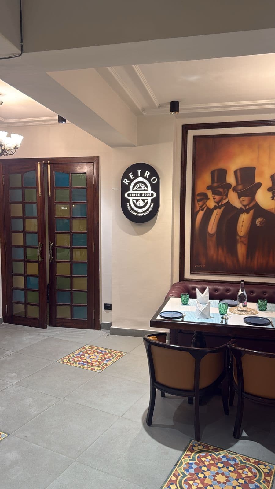 Retro Fine Dine restaurant photo gallery moment 04