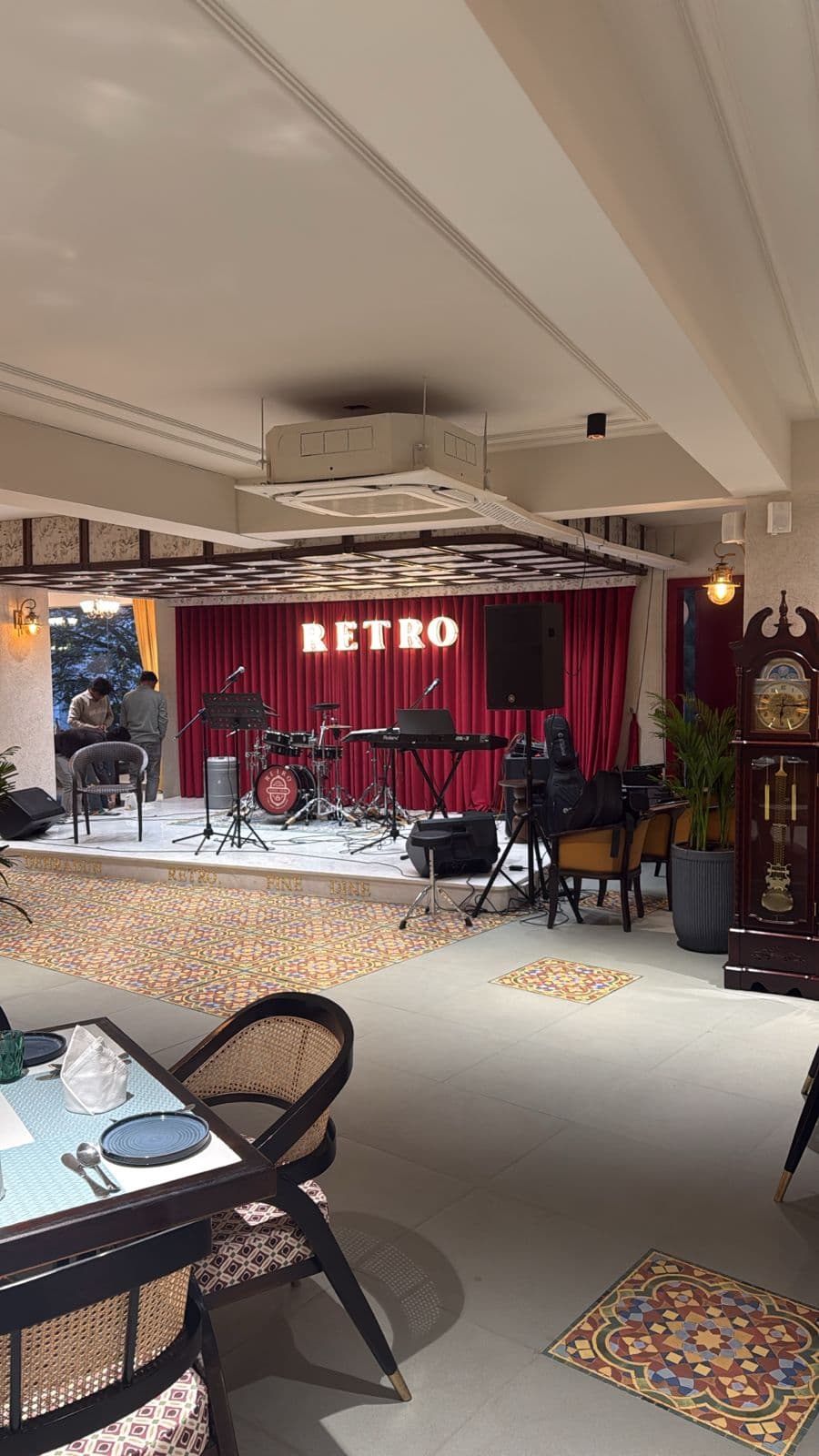 Retro Fine Dine restaurant photo gallery moment 05